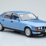 BMW Serie 7 E32 730i Azul MCG 1:18