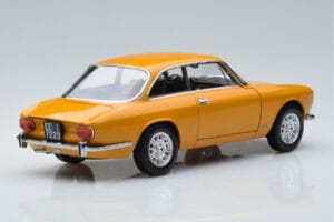 Alfa Romeo 1750 GTV Amarillo Norev 1:18 187910 Metal - imagen 3 de 7