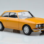 Alfa Romeo 1750 GTV Amarillo Norev 1:18 - image 5 of 7