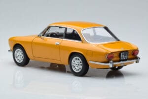 Alfa Romeo 1750 GTV Amarillo Norev 1:18 187910 Metal - imagen 6 de 7