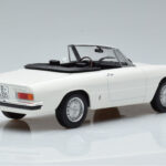 Alfa Romeo 2000 Spider Blanco Norev 1:18 - image 2 of 7