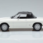 Alfa Romeo 2000 Spider Blanco Norev 1:18 - image 3 of 7