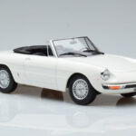 Alfa Romeo 2000 Spider Blanco Norev 1:18 - image 5 of 7