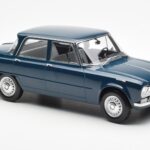 Alfa Romeo Giulia TI Azul Petróleo Norev 1:18 - image 4 of 6