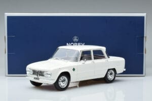 Alfa Romeo Giulia Ti Super Norev 1:18 187970 Metal - imagen 6 de 6