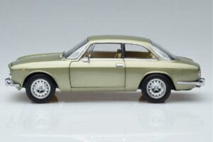 Alfa Romeo GTV 2000 Verde Edición Limitada Norev 1:18 187913 Metal - imagen 4 de 7