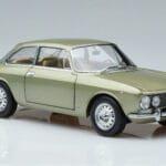 Alfa Romeo GTV 2000 Verde Edición Limitada Norev 1:18 187913 Metal - image 5 of 7