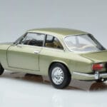 Alfa Romeo GTV 2000 Verde Edición Limitada Norev 1:18 187913 Metal - image 6 of 7