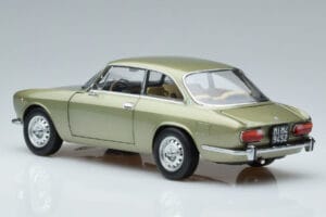 Alfa Romeo GTV 2000 Verde Edición Limitada Norev 1:18 187913 Metal - imagen 6 de 7
