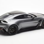 Aston Martin V12 Vantage Magnetic Plata GT Spirit 1:18 GT443 - image 2 of 6