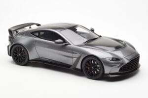 Aston Martin V12 Vantage Magnetic Plata GT Spirit 1:18 GT443 Resina - imagen 4 de 6