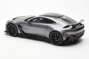 Aston Martin V12 Vantage Magnetic Plata GT Spirit 1:18 GT443 Resina - imagen 5 de 6