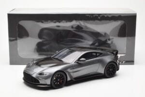 Aston Martin V12 Vantage Magnetic Plata GT Spirit 1:18 GT443 Resina - imagen 6 de 6