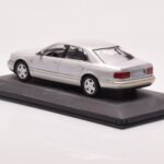 Audi A8 D2 Plata Franja Verde Minichamps 1:43 - image 3 of 4
