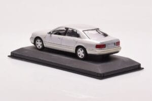 Audi A8 D2 Plata Franja Verde Minichamps 1:43 AUDI-264455 Metal - imagen 3 de 4