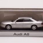 Audi A8 D2 Plata Franja Verde Minichamps 1:43 - image 4 of 4