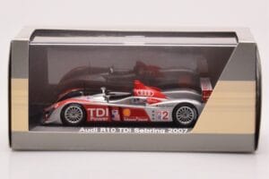Audi R10 TDI LMP1 #2 F. Biela / E. Pirro / M. Werner 12 Hours of Sebring 2007 Minichamps 1:43 5020700233 Metal - imagen 4 de 4
