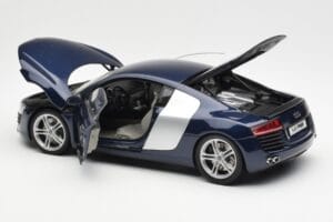 Audi R8 4.2 FSI V8 Azul Kyosho 1:18 09213BL Metal - imagen 5 de 8