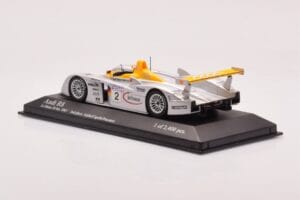 Audi R8 Infineon #2 L. Aiello / R. Capello / Pescatori 2nd Place 24 Hours of Le Mans 2001 Minichamps 1:43 400011202 Metal - imagen 3 de 4