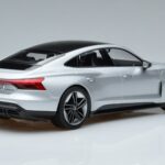 Audi RS e-tron GT Plata Norev 1:18 188381 Metal - image 2 of 6