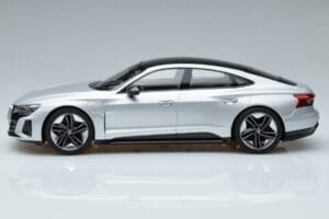 Audi RS e-tron GT Plata Norev 1:18 188381 Metal - imagen 3 de 6