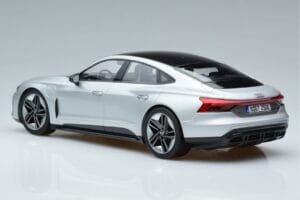 Audi RS e-tron GT Plata Norev 1:18 188381 Metal - imagen 5 de 6