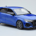 Audi RS3 8Y Sportback Performance Edition Nagaro Azul GT Spirit 1:18 - image 3 of 5