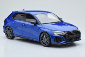 Audi RS3 8Y Sportback Performance Edition Nagaro Azul GT Spirit 1:18 GT884 Resina - imagen 3 de 5