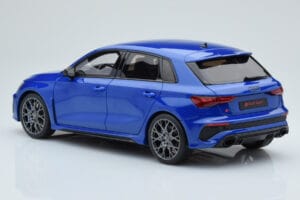 Audi RS3 8Y Sportback Performance Edition Nagaro Azul GT Spirit 1:18 GT884 Resina - imagen 4 de 5