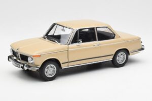 BMW 2002 Ti E10 Sahara Beige Kyosho 1:18 08541BG