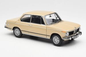 BMW 2002 Ti E10 Sahara Beige Kyosho 1:18 08541BG Metal - imagen 6 de 8