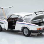 BMW 3.0 CSL E9 Blanco Dealer Edition Minichamps 1:18 - image 4 of 7