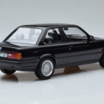 BMW 325i E30 Negro Norev 1:18 - image 2 of 6