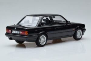 BMW 325i E30 Negro Norev 1:18 183203 Metal - imagen 2 de 6