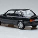 BMW 325i E30 Negro Norev 1:18 - image 5 of 6