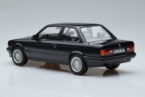 BMW 325i E30 Negro Norev 1:18 183203 Metal - imagen 5 de 6