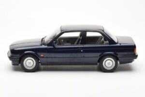 BMW 325i E30 Azul Metálico Norev 1:18 183201 Metal - imagen 3 de 6