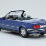 BMW 325i E30 Descapotable Azul MCG 1:18 - image 4 of 5