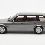 BMW 325i E30 Touring Gris Otto 1:18 - image 3 of 6