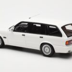 BMW 325i E30 Touring M Package Blanco Otto 1:18 - image 4 of 5