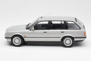 BMW 325i E30 Touring Plata Norev 1:18 183216 Metal - imagen 3 de 6