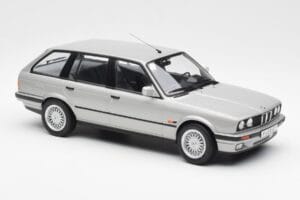 BMW 325i E30 Touring Plata Norev 1:18 183216 Metal - imagen 4 de 6