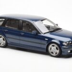 BMW 330i E46 Touring Azul Otto 1:18 - image 4 of 6