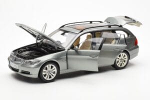 BMW 330i E91 Touring Gris Metallic Kyosho 1:18 80430394359 Metal - imagen 2 de 8