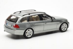 BMW 330i E91 Touring Gris Metallic Kyosho 1:18 80430394359 Metal - imagen 3 de 8