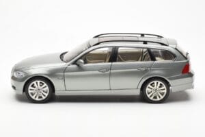BMW 330i E91 Touring Gris Metallic Kyosho 1:18 80430394359 Metal - imagen 4 de 8