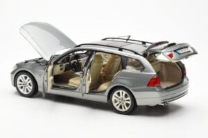BMW 330i E91 Touring Gris Metallic Kyosho 1:18 80430394359 Metal - imagen 5 de 8