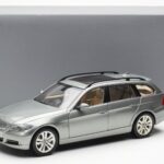 BMW 330i E91 Touring Gris Metallic Kyosho 1:18 - image 8 of 8