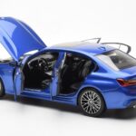 BMW 330i G20 Portimao Azul Metallic Norev 1:18 - image 5 of 8