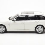 BMW 335i F31 Touring Alpine Blanco Paragon 1:18 - image 4 of 8